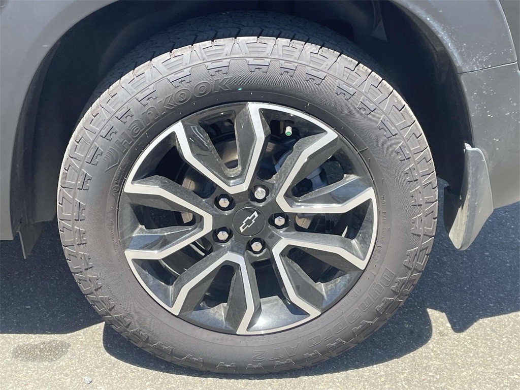 Vehicle image 28 of 30