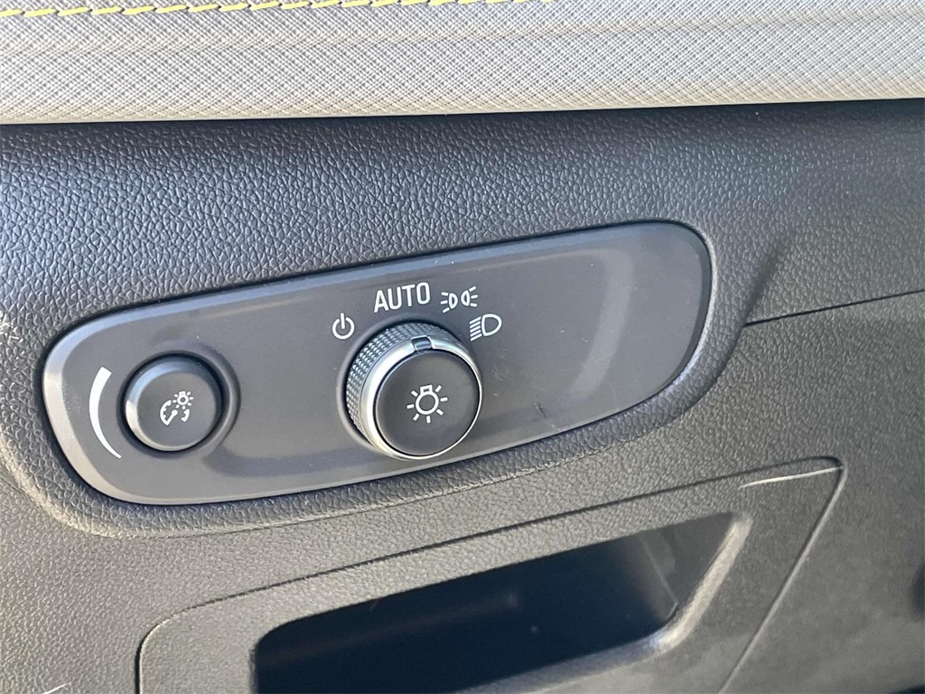 Vehicle image 19 of 30
