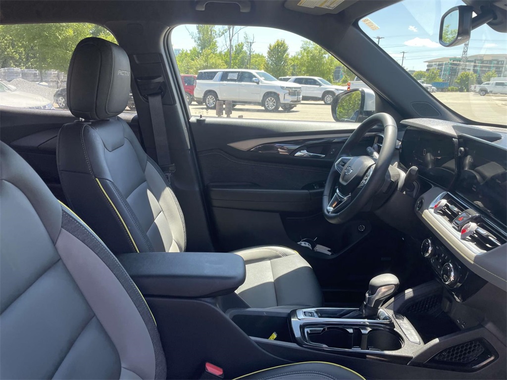 Vehicle image 14 of 30
