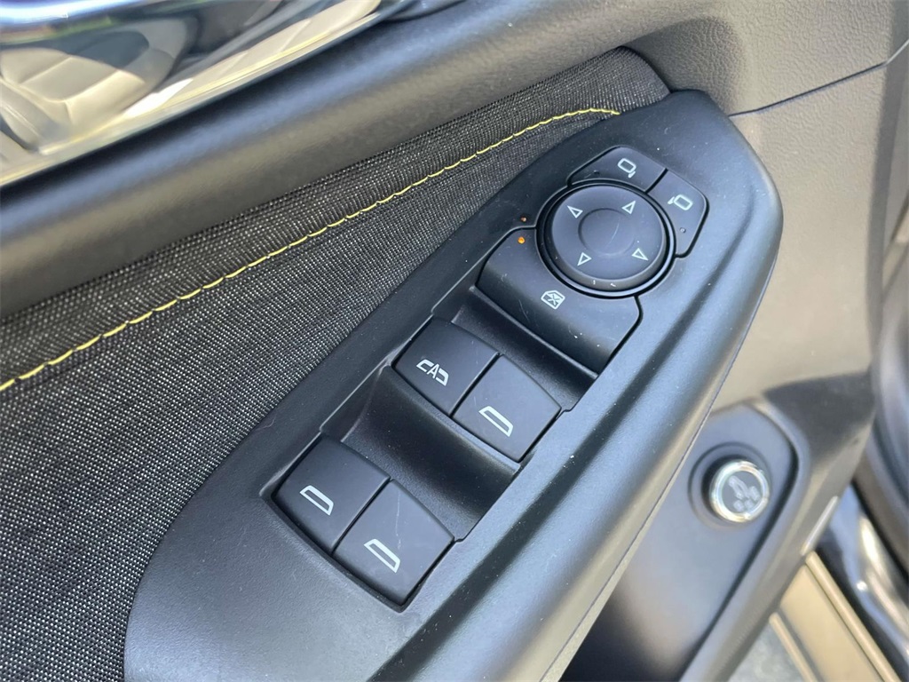 Vehicle image 17 of 30