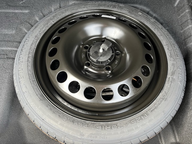 Vehicle image 10 of 32