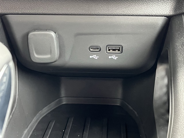 Vehicle image 28 of 32