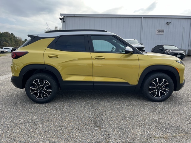 Vehicle image 6 of 32