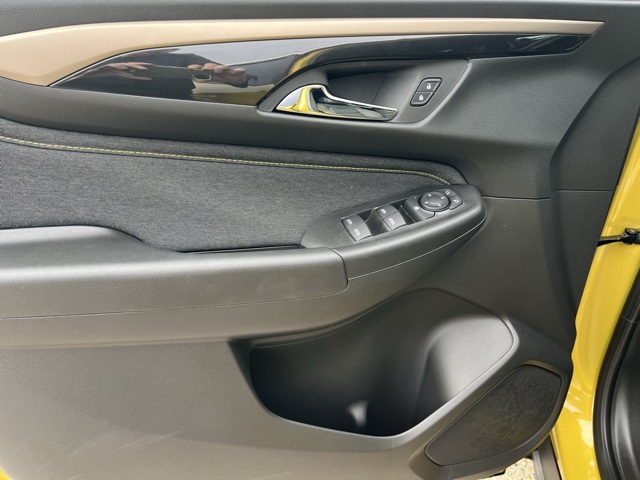 Vehicle image 13 of 32