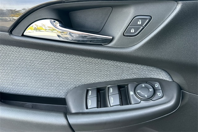 Vehicle image 9 of 24