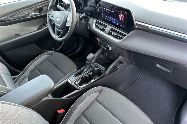 Vehicle image 15 of 24