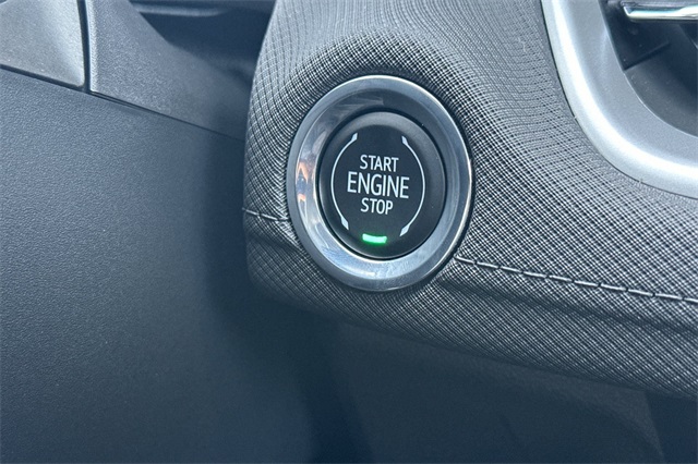 Vehicle image 21 of 24