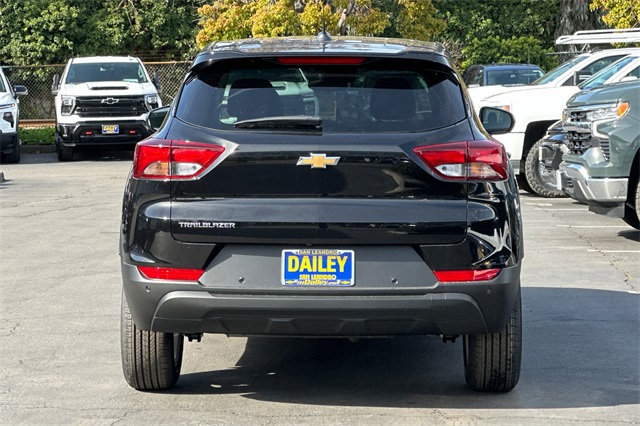 Vehicle image 4 of 24