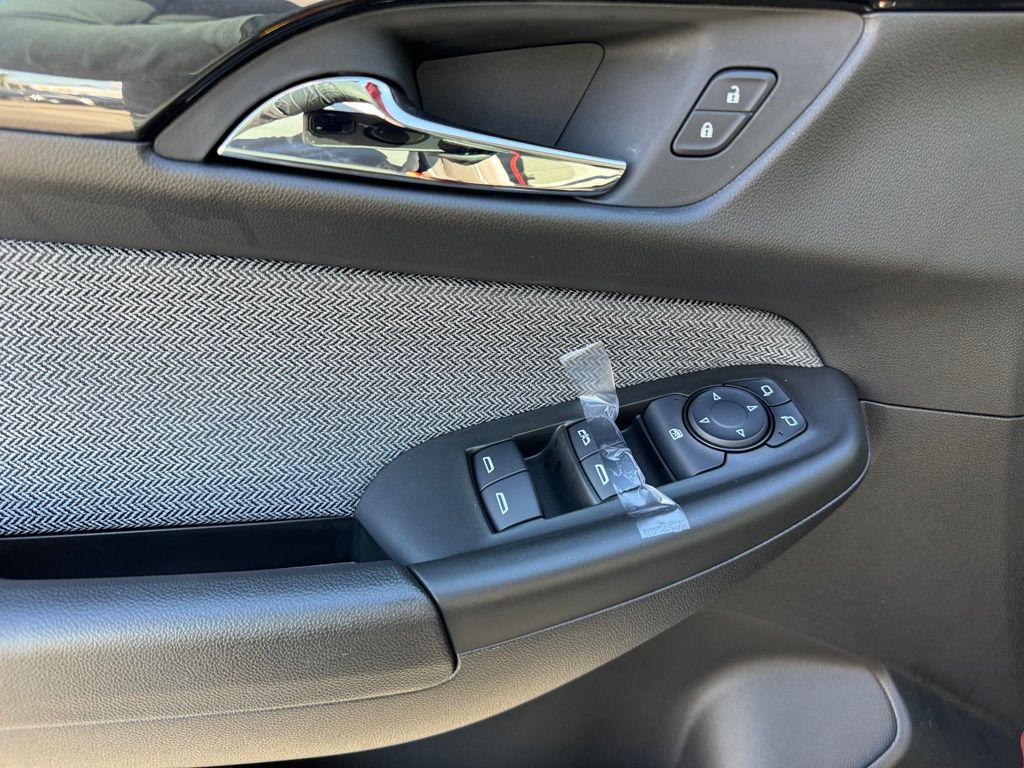 Vehicle image 28 of 29