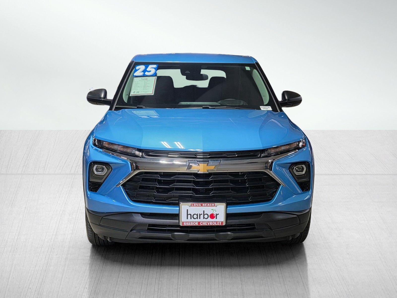 2025 Chevrolet Trailblazer LS Image 2 of 39