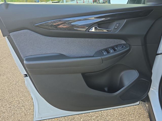 Vehicle image 21 of 34
