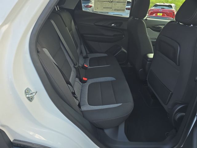 Vehicle image 25 of 34