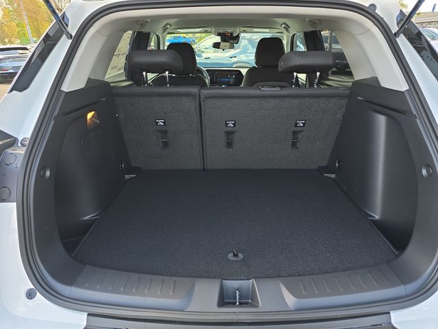 Vehicle image 24 of 34