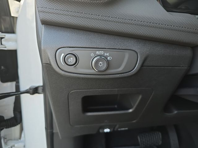 Vehicle image 17 of 34