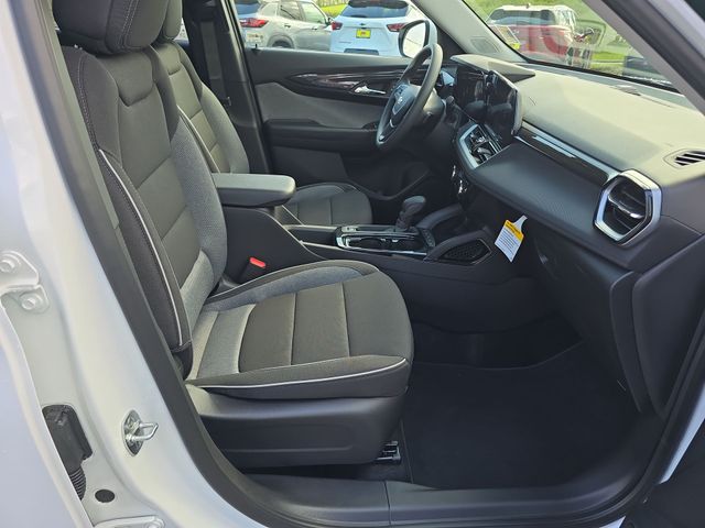 Vehicle image 26 of 34