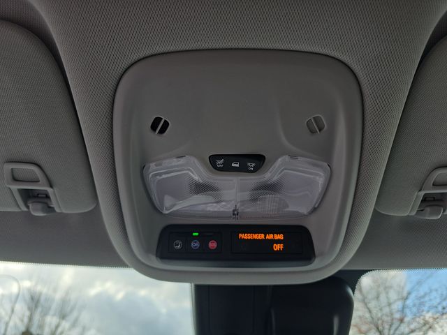 Vehicle image 33 of 34