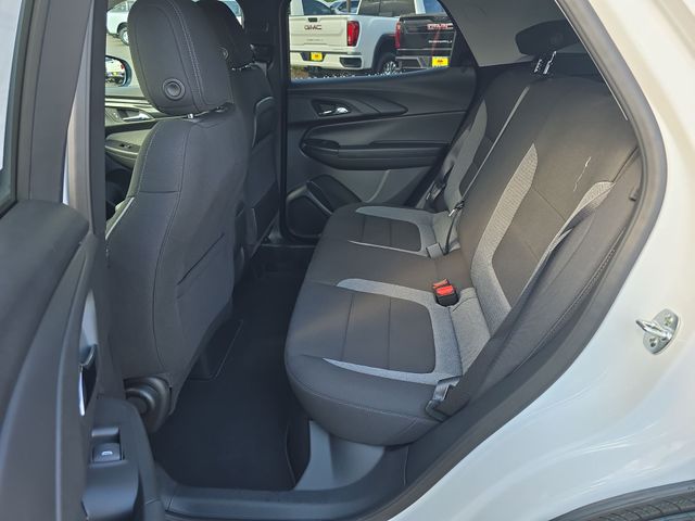 Vehicle image 23 of 34