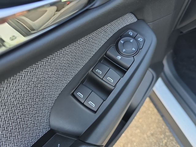 Vehicle image 22 of 34
