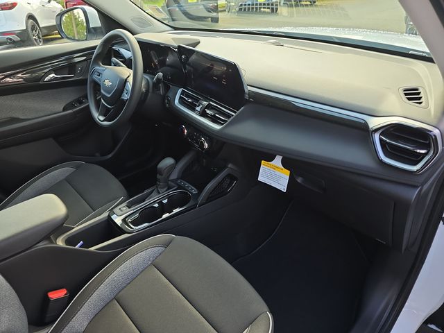 Vehicle image 27 of 34