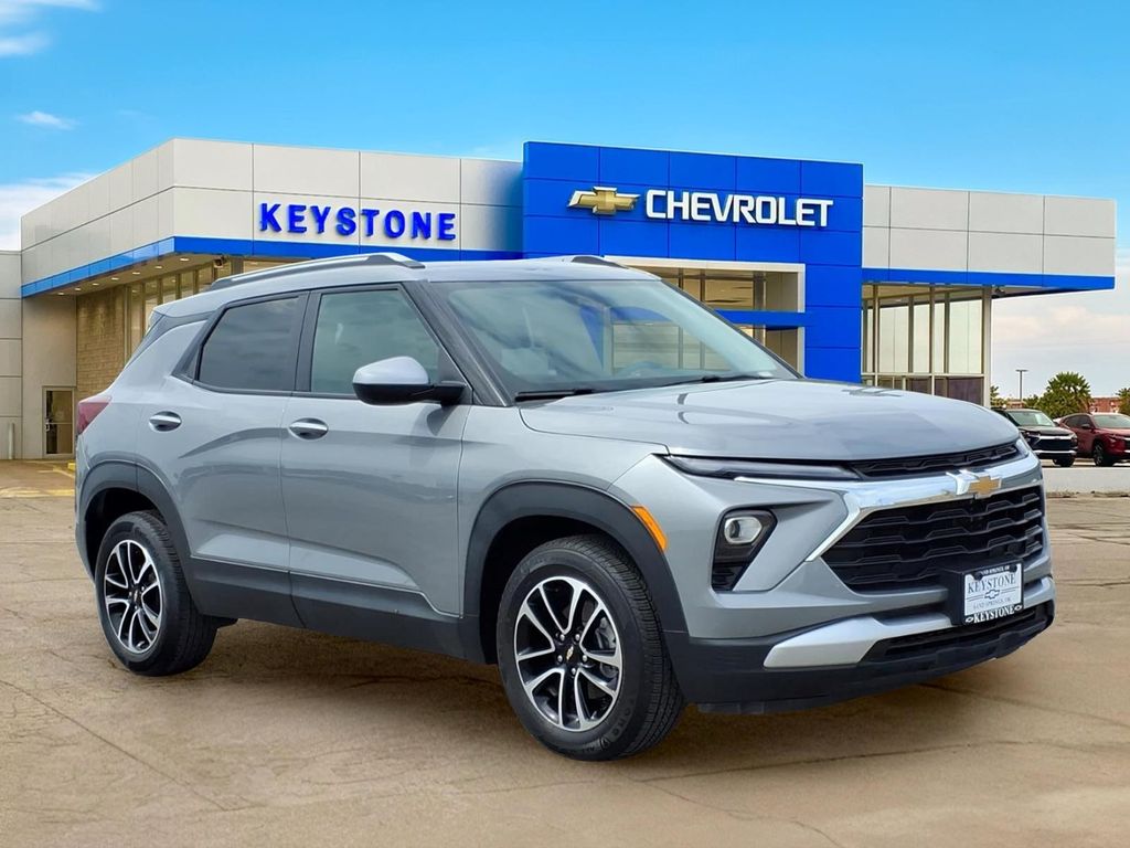 2025 Chevrolet Trailblazer LT Image 3 of 25