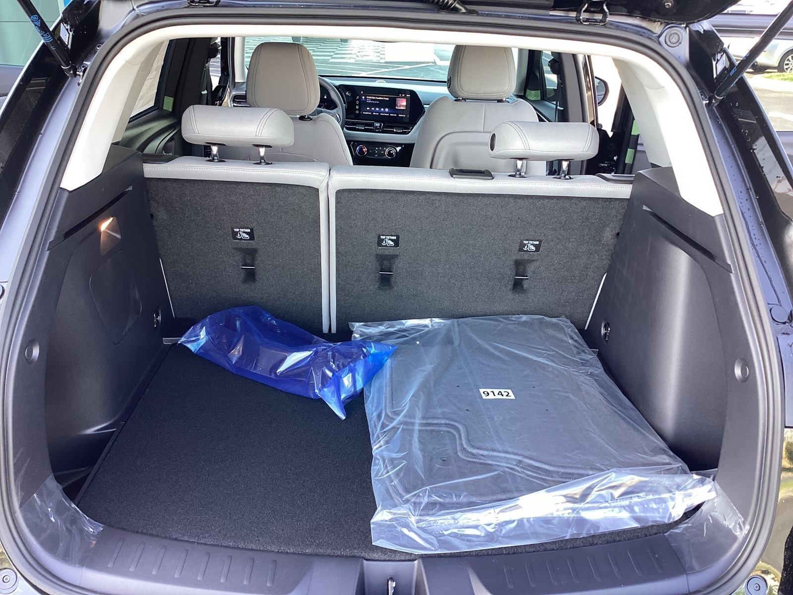 Vehicle image 25 of 32