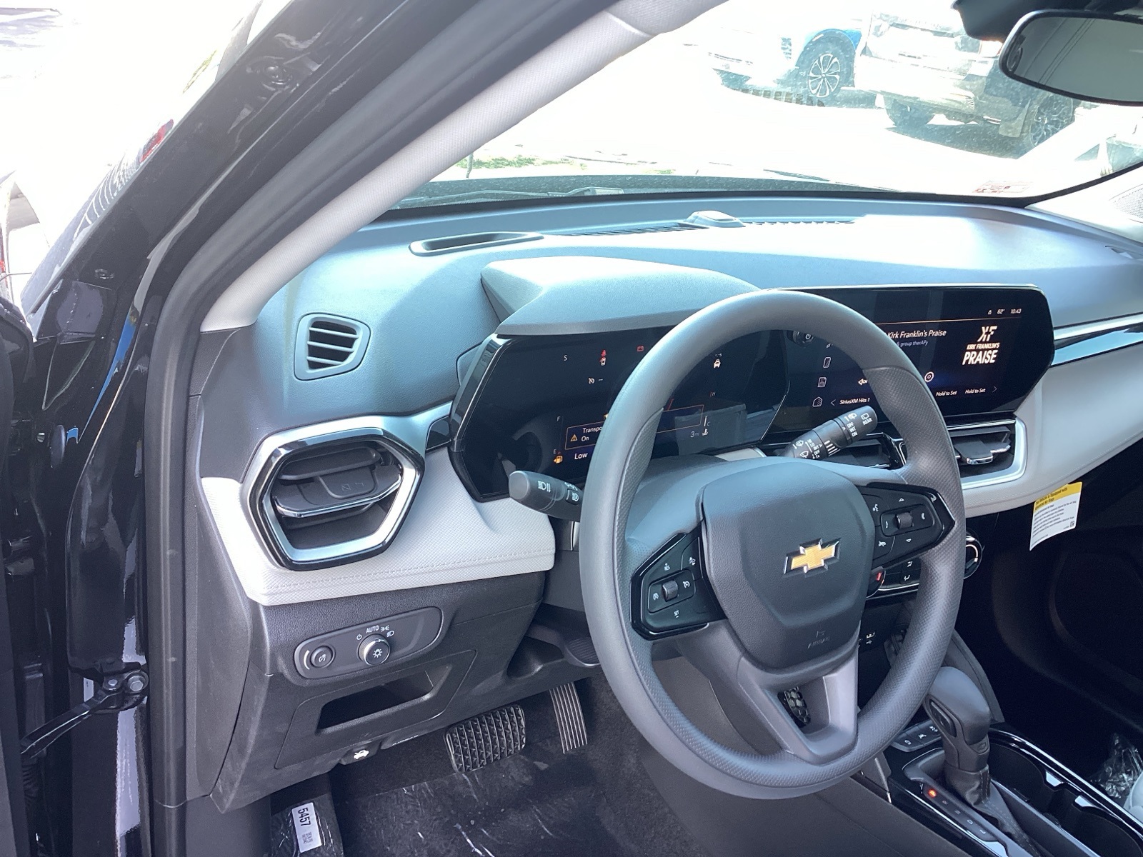 Vehicle image 9 of 32