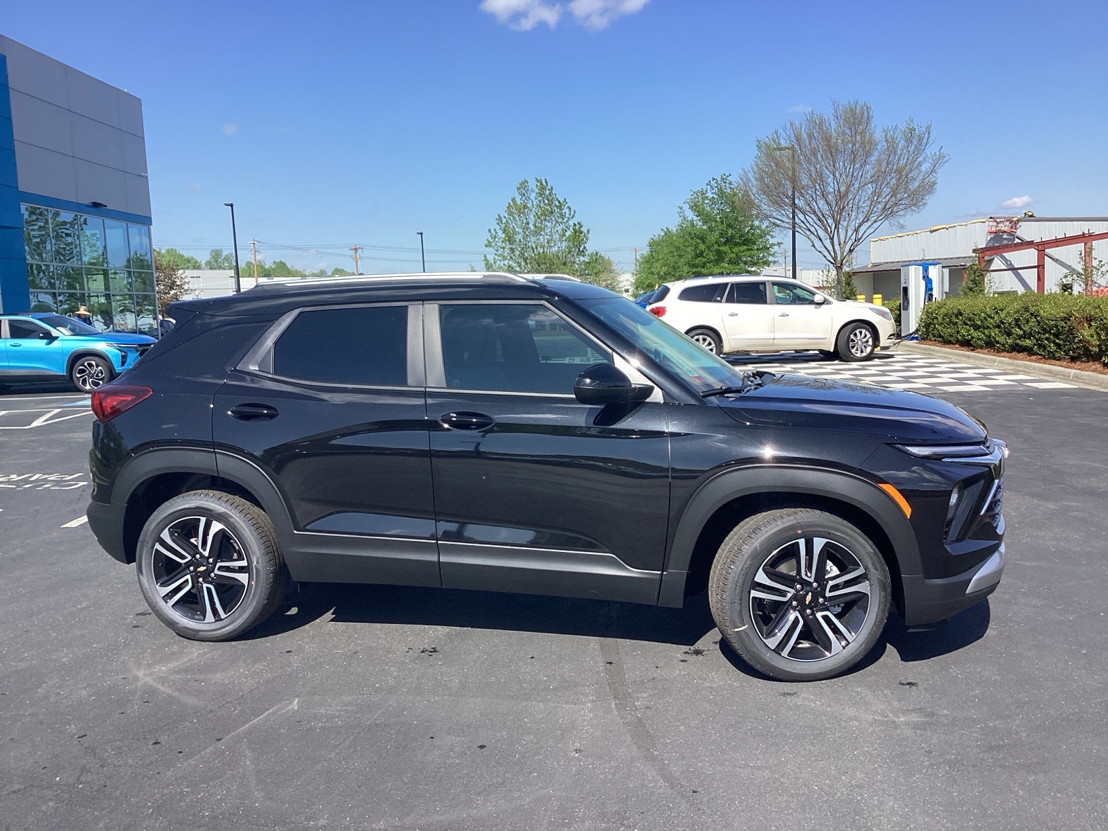 Vehicle image 4 of 32