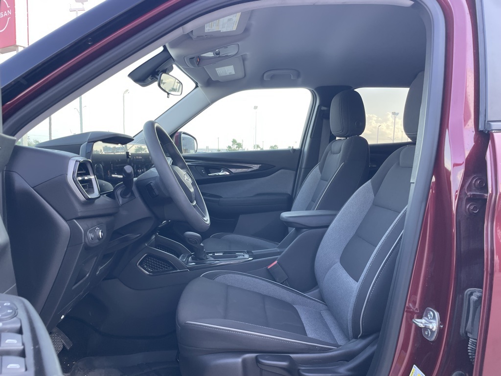 2025 Chevrolet Trailblazer LT Image 7 of 17