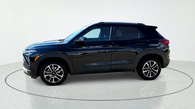 2025 Chevrolet Trailblazer LT Image 2 of 39