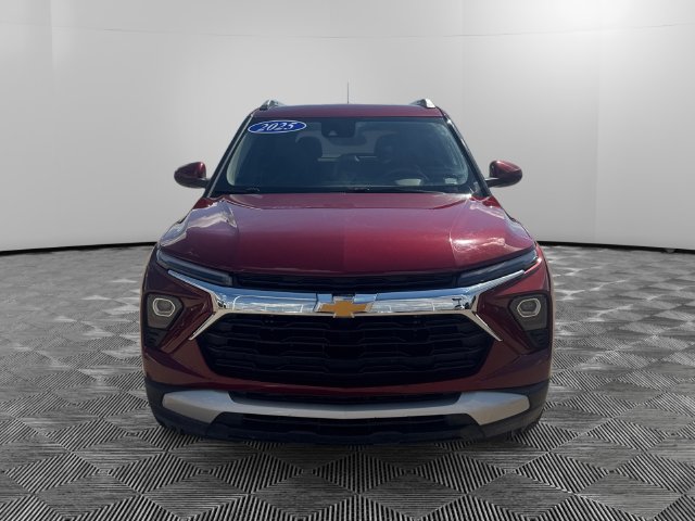 2025 Chevrolet Trailblazer LT Image 2 of 14