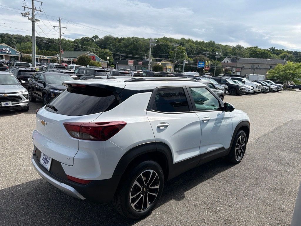 2025 Chevrolet Trailblazer LT Image 3 of 25