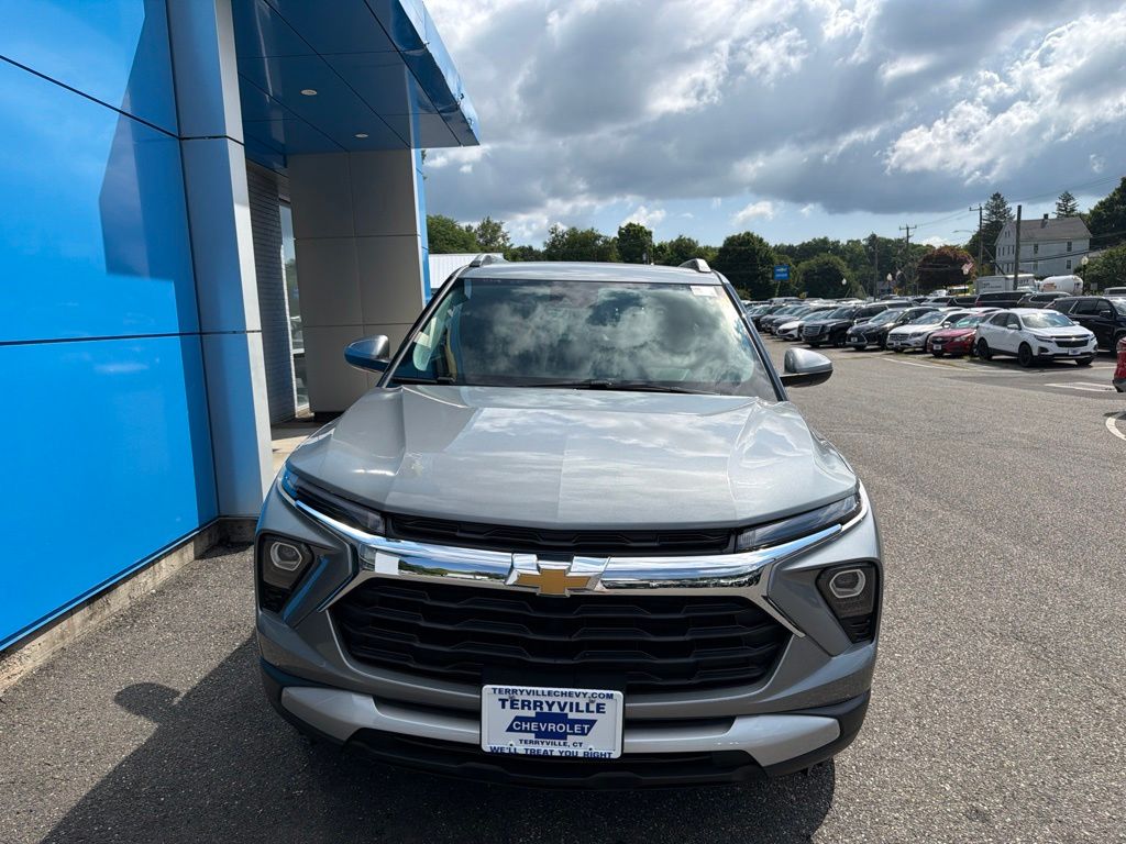 2025 Chevrolet Trailblazer LT Image 2 of 24