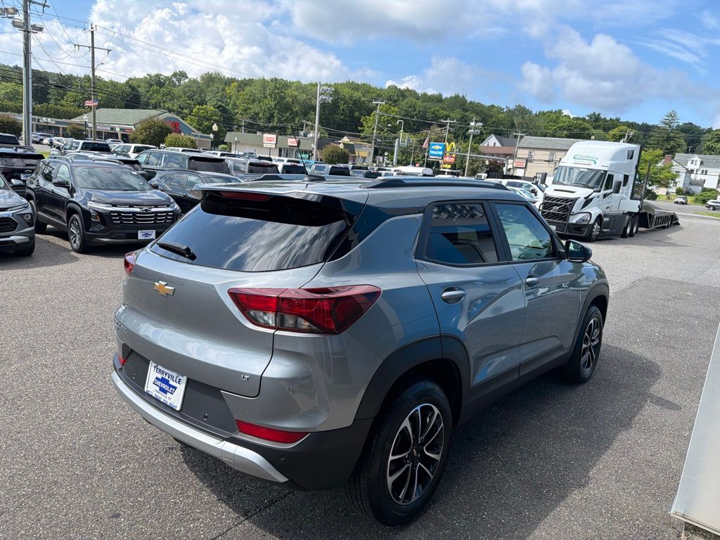 2025 Chevrolet Trailblazer LT Image 3 of 24