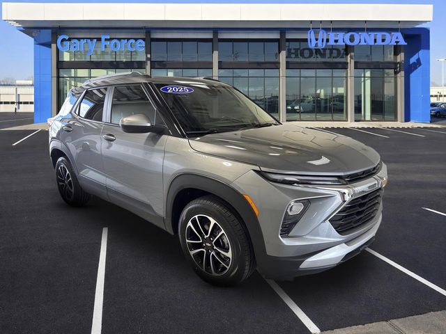 2025 Chevrolet Trailblazer LT Image 2 of 18