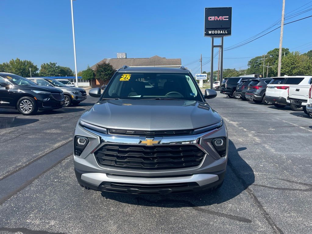 2025 Chevrolet Trailblazer LT Image 2 of 26