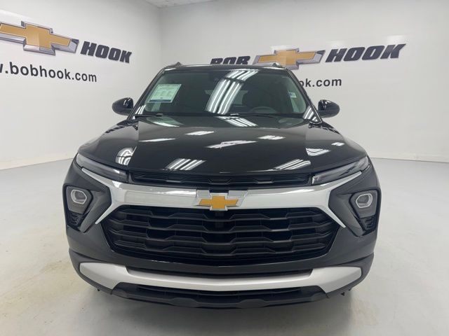 2025 Chevrolet Trailblazer LT Image 2 of 38