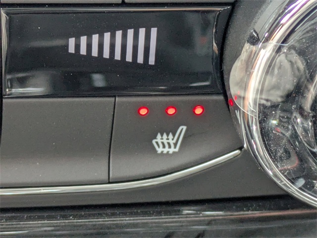 Vehicle image 18 of 32