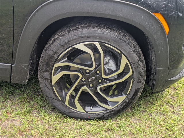 Vehicle image 10 of 32