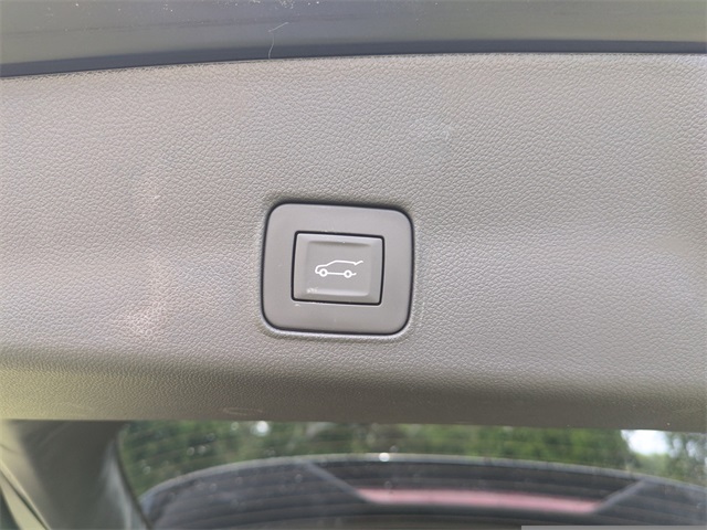 Vehicle image 28 of 32