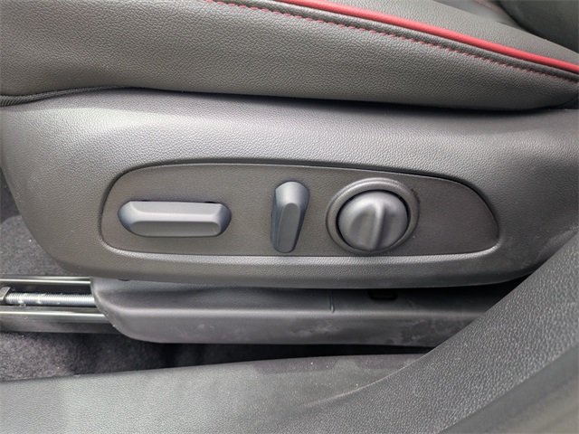 Vehicle image 22 of 32