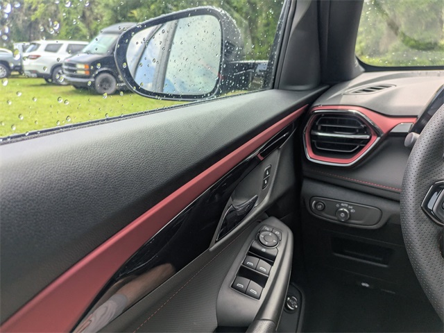 Vehicle image 15 of 32