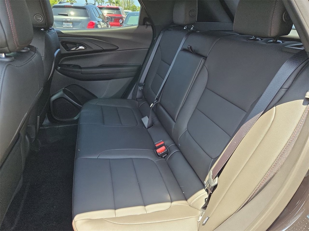 Vehicle image 23 of 33