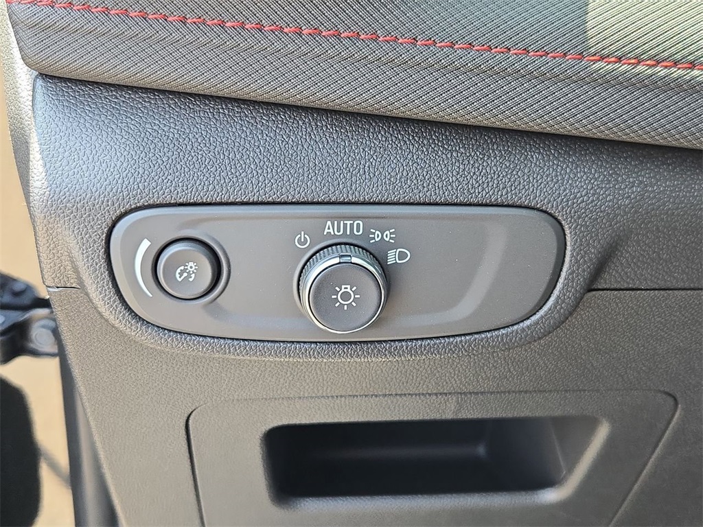 Vehicle image 18 of 33