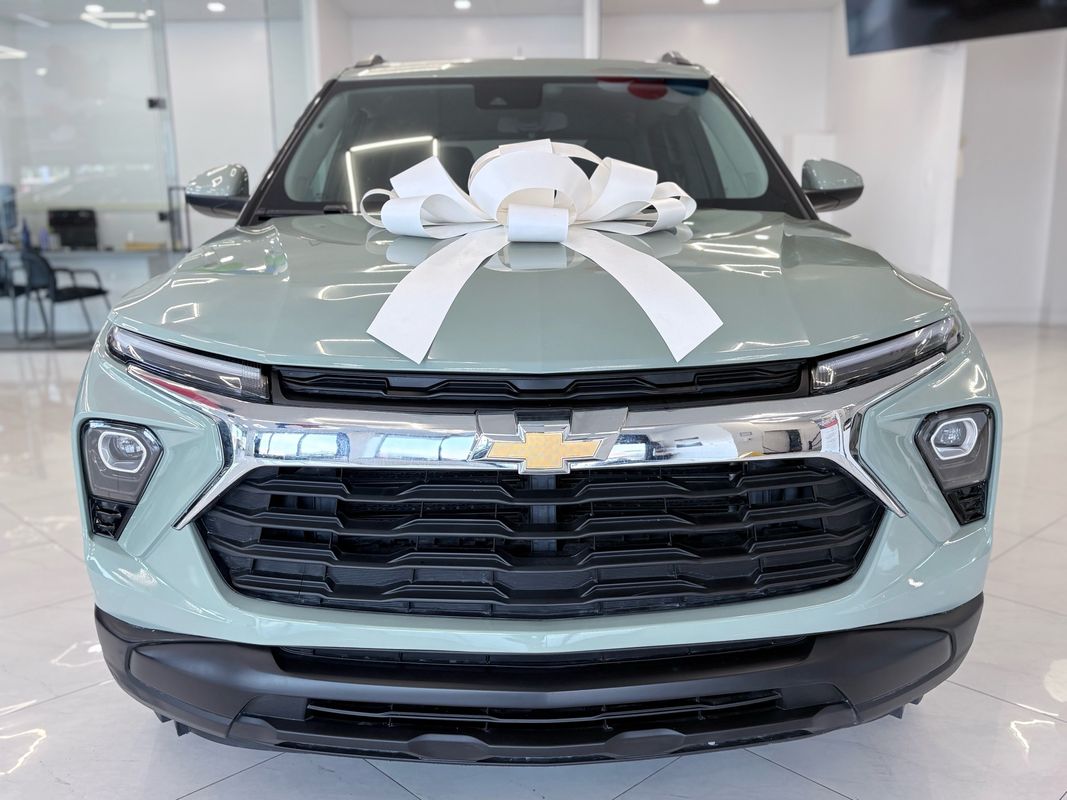 2025 Chevrolet Trailblazer LT Image 2 of 42