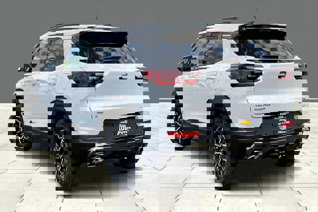 Vehicle image 4 of 14