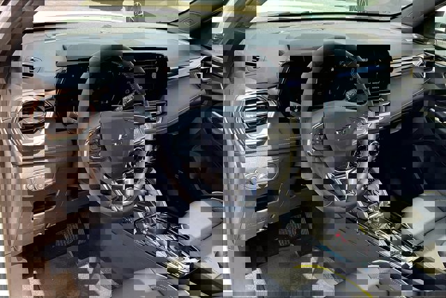 Vehicle image 6 of 14