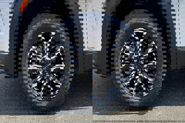 Vehicle image 12 of 14