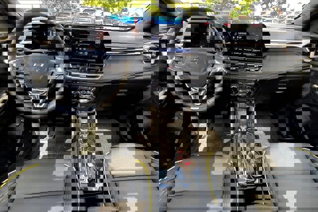 Vehicle image 5 of 14