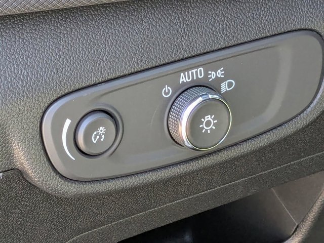 Vehicle image 18 of 42