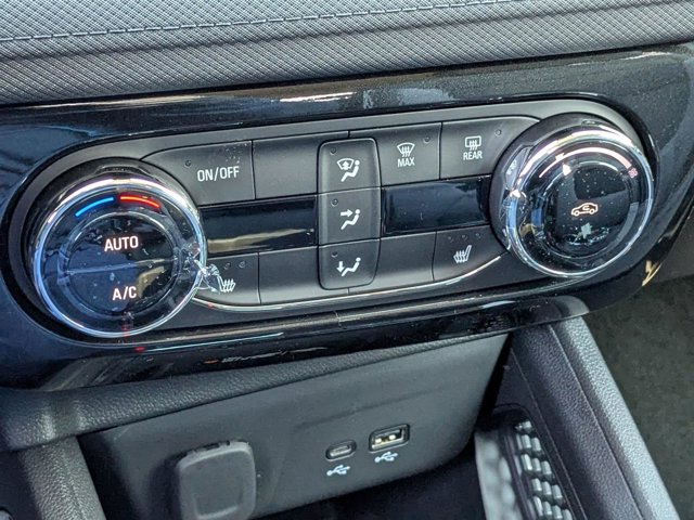 Vehicle image 25 of 42